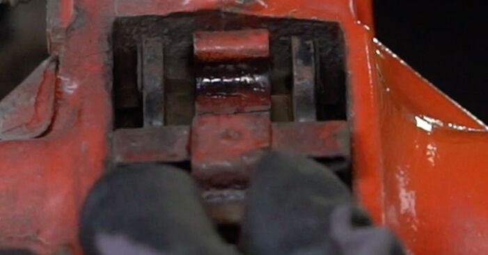 Wie kompliziert ist es, selbst zu reparieren: Bremsscheiben am Mercedes S124 (W124) 230 TE Cat (124.083) 1991 ersetzen – Laden Sie sich illustrierte Wegleitungen herunter