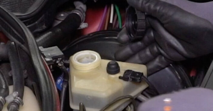 Cum schimb Cablu Frana De Mana la Mercedes A124 Cabrio 1991 - manualele în format PDF și video gratuite