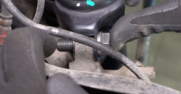 Wie schmierig ist es, selber zu reparieren: Stoßdämpfer beim Mercedes C124 E 220 2.2 (124.042) 1994 wechseln – Downloaden Sie sich Bildanleitungen