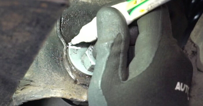 Wie schmierig ist es, selber zu reparieren: Querlenker beim Mercedes A124 E 320 3.2 (124.066) 1993 wechseln – Downloaden Sie sich Bildanleitungen