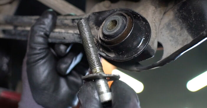 Wie schmierig ist es, selber zu reparieren: Querlenker beim Mercedes S210 E 430 4.3 (210.270) 2002 wechseln – Downloaden Sie sich Bildanleitungen