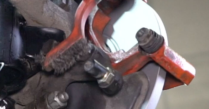 Hvordan bytte Bremsecaliper Reparasjonssett på MERCEDES-BENZ W124 Stasjonsvogn (S124) 300 D 3.0 (124.190) 1988 selv
