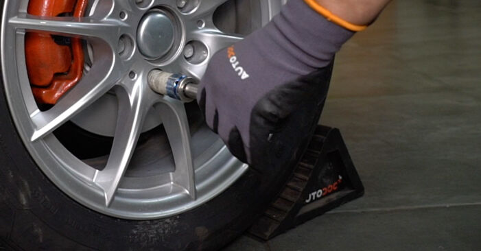 Ersetzen Sie Bremssattel Reparatursatz am MERCEDES-BENZ W124 T-modell (S124) 300 D 3.0 (124.190) 1988 selber