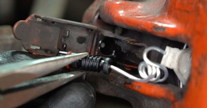 Hvordan man fjerner MERCEDES-BENZ 123 SERIES Bremsekaliber Reparationssæt - nem at følge online instruktioner