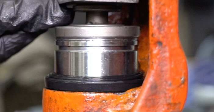 Tauschen Sie Bremssattel Reparatursatz beim MERCEDES-BENZ C-Klasse T-modell (S202) C 200 CDI 2.2 (202.194) 1999 selbst aus