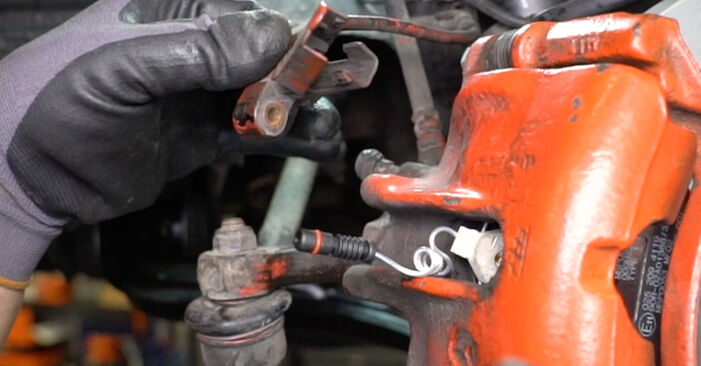 Wie lange benötigt das Auswechseln der Teile: Bremssattel Reparatursatz beim Mercedes A124 1995 - Detailliertes PDF-Tutorial
