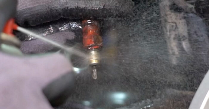 Tauschen Sie Bremssattel Reparatursatz beim Mercedes C124 1993 E 200 2.0 (124.040) selber aus