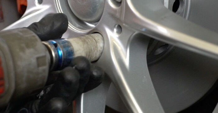 Mercedes C124 E 320 3.2 (124.052) 1995 Bremssattel Reparatursatz wechseln: Gratis Reparaturanleitungen