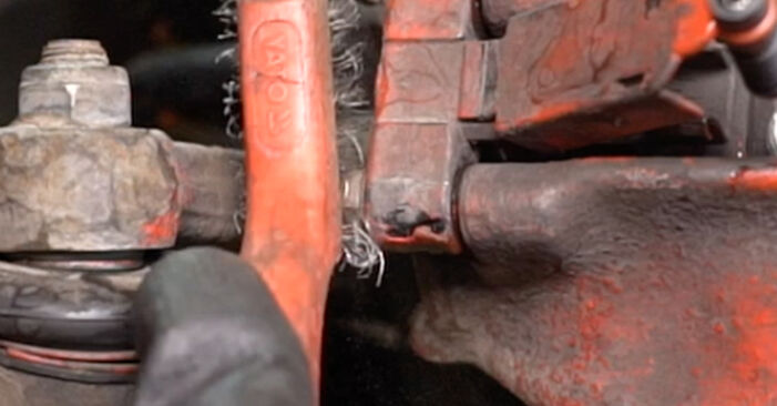Hvordan skifte Bremsecaliper Reparasjonssett på MERCEDES-BENZ E-Klasse Coupé (C124) 1993: Last ned PDF- og videoveiledninger