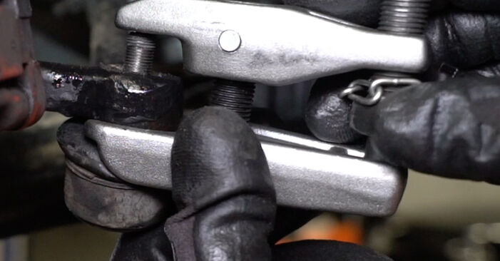 Cómo cambiar Rotula Axial De Direccion en un MERCEDES-BENZ Saloon (W124) - Manuales en PDF y en video gratuitos