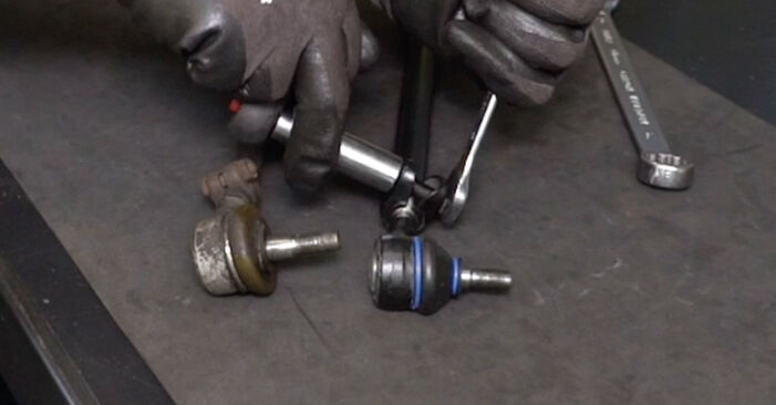 Reemplazo de Rotula Axial De Direccion en un MERCEDES-BENZ 124 SERIES 230 E 2.3 (124.023): guías online y video tutoriales