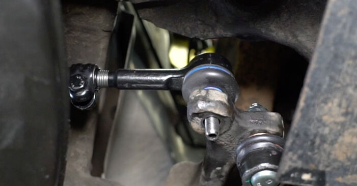 Cómo cambiar Rotula Axial De Direccion en un MERCEDES-BENZ Saloon (W124) - Manuales en PDF y en video gratuitos