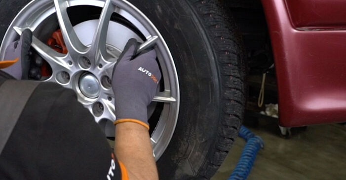 Reemplace Rotula Axial De Direccion en un MERCEDES-BENZ Saloon (W124) 250 D 2.5 (124.125) usted mismo