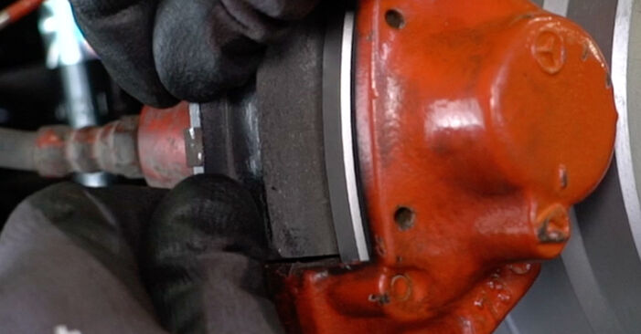 MERCEDES-BENZ 123 SERIES Bremsekaliber Reparationssæt trin-for-trin udskiftnings manual