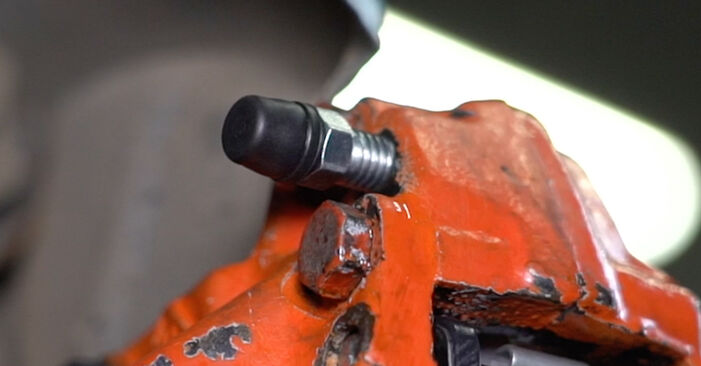Udskiftning af Bremsekaliber Reparationssæt på MERCEDES-BENZ 123 SERIES ved gør-det-selv