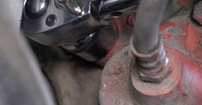 Wie man Bremssattel Reparatursatz am MERCEDES-BENZ C-Klasse Limousine (W202) 1997 ersetzt - Hinweise und Ratschläge