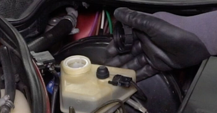 Hvordan skifte Bremsecaliper Reparasjonssett på Mercedes W202 1993 – gratis PDF- og videoveiledninger