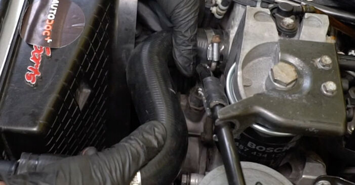 Ile czasu zajmuje wymiana: Chłodnica Wody w Mercedes S124 E 300 3.0 Turbo Diesel 4-matic (124.393) 1993 - pouczająca instrukcja w formacie PDF