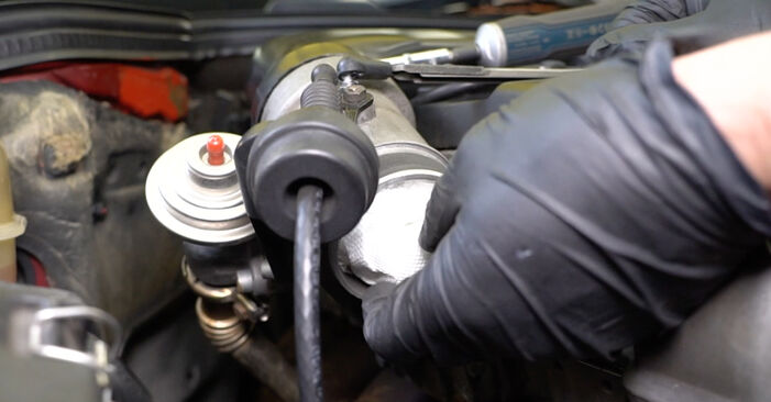 Mercedes S124 (W124) 300 3.0 Turbo Diesel (124.193) 1987 Thermostat wechseln: Gratis Reparaturanleitungen
