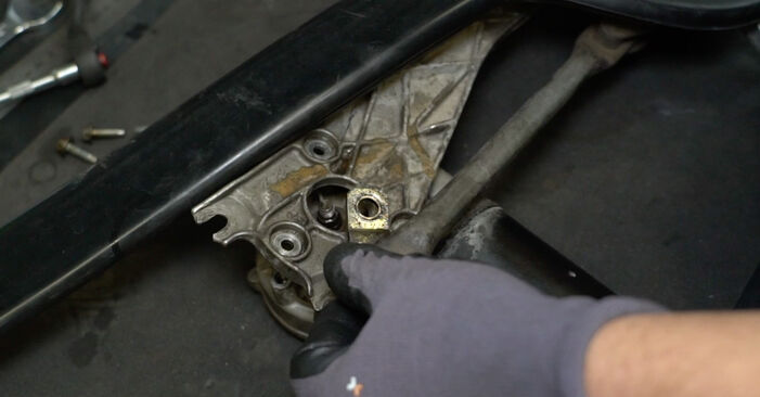 Cómo reemplazar Motor del Limpiaparabrisas en un MERCEDES-BENZ W124 Coupé (C124) 300 CE 3.0 (124.050) 1988 - manuales paso a paso y guías en video