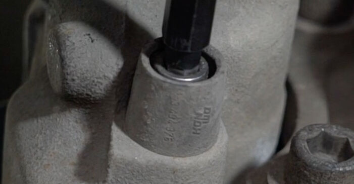 Wie schmierig ist es, selber zu reparieren: Bremsbeläge beim VAUXHALL NOVA Hatchback 1.2 1989 wechseln – Downloaden Sie sich Bildanleitungen