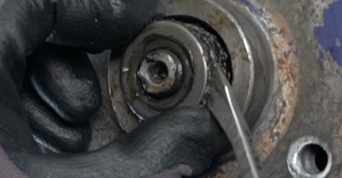 Wie schmierig ist es, selber zu reparieren: Bremsbacken beim Opel Astra F CC 1.7 TDS (F08, M08, F68, M68) 1997 wechseln – Downloaden Sie sich Bildanleitungen