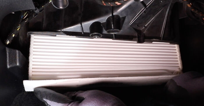 2012 VW Touareg 7p wymiana Filtr powietrza kabinowy: darmowe instrukcje warsztatowe