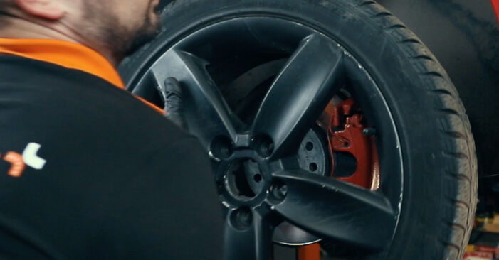 Sustitución de Bieletas de Suspensión en un Audi Q3 8u 2.0 TDI quattro 2013: manuales de taller gratuitos