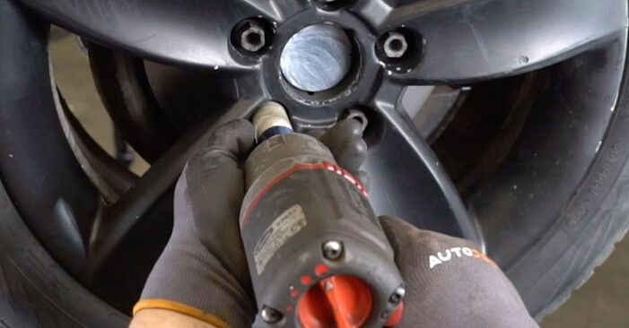 Substituir Rulment roata VW Golf VI Cabrio (517) 1.2 TSI 2013 - tutorialul online