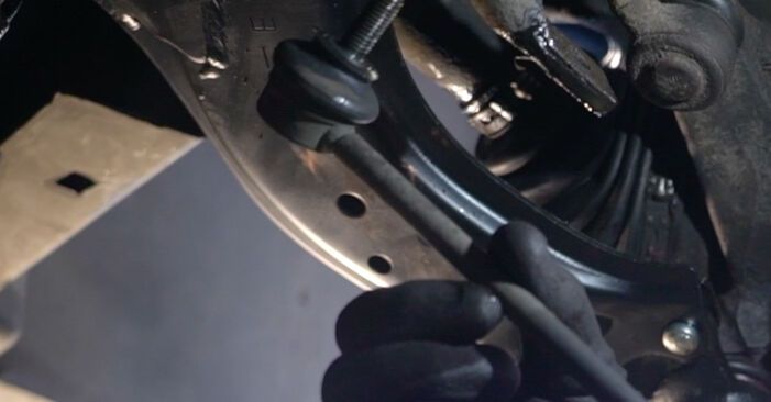 Wie kompliziert ist es, selbst zu reparieren: Koppelstange am Peugeot 306 Cabrio 1.8 2000 ersetzen – Laden Sie sich illustrierte Wegleitungen herunter