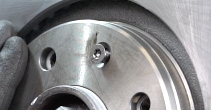 Wie schmierig ist es, selber zu reparieren: Bremsscheiben beim Peugeot 307 CC 2.0 HDi 135 2009 wechseln – Downloaden Sie sich Bildanleitungen