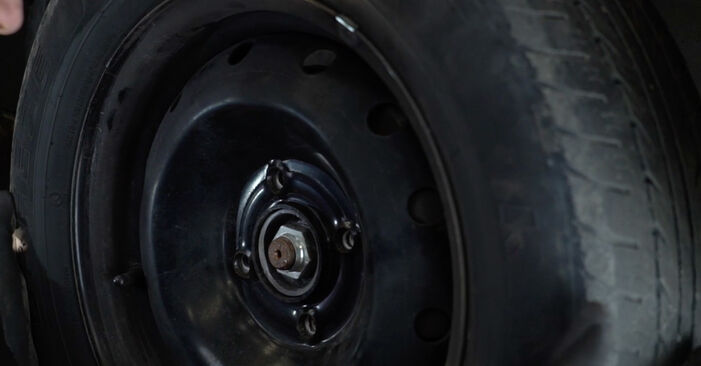 Wie schmierig ist es, selber zu reparieren: Bremsbeläge beim Peugeot Partner Kastenwagen 1.1 2002 wechseln – Downloaden Sie sich Bildanleitungen