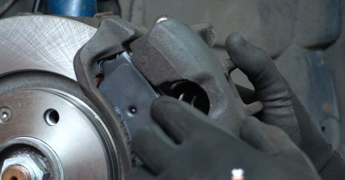 Hvordan skifte Bremseklosser på Peugeot 307 cc 3b 2003 – gratis PDF- og videoveiledninger
