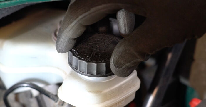 How to remove CITROËN BERLINGO 1.6 HDI 90 2000 Wheel Bearing - online easy-to-follow instructions