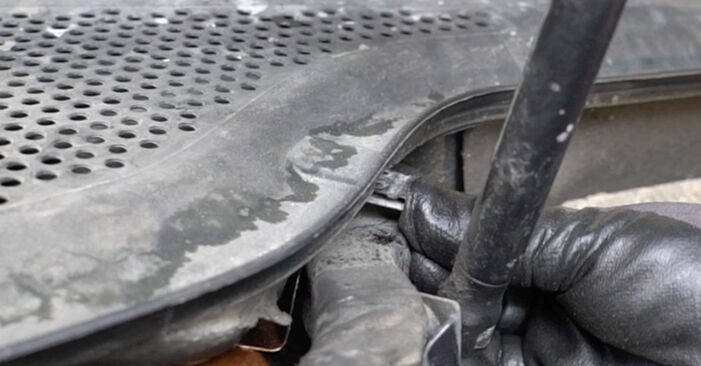 Tausch Tutorial Stoßdämpfer am SEAT Leon ST (5F8) 2013 wechselt - Tipps und Tricks