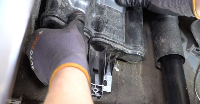 Cómo reemplazar Amortiguadores en un SEAT Leon Hatchback (5F1) 2017: descargue manuales en PDF e instrucciones en video