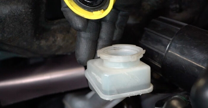 Wie man Bremsscheiben am Nissan Juke f15 2010 ersetzt - Kostenfreie PDF- und Videotipps
