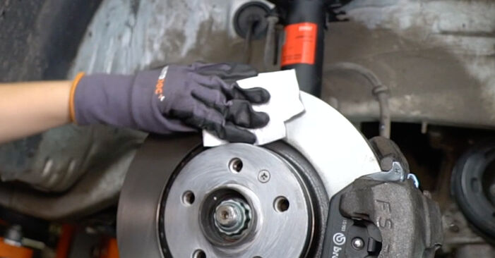 Bremsscheiben beim VW BORA 1.9 TDI 2014 selber erneuern - DIY-Manual