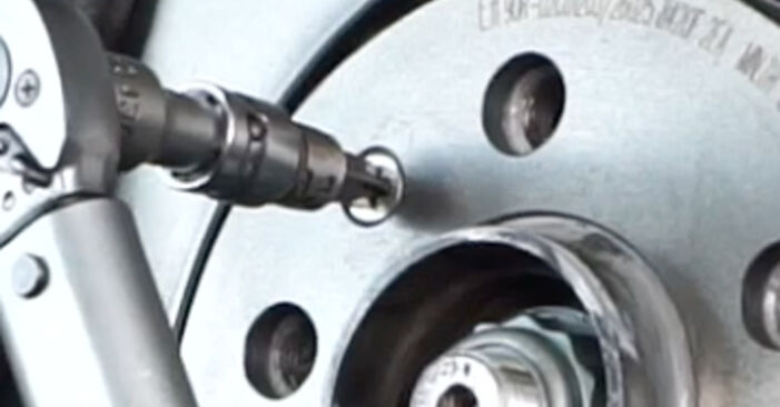 Hvordan skifte Hjullager på VW Bora Variant (1J6) 2004: Last ned PDF- og videoveiledninger