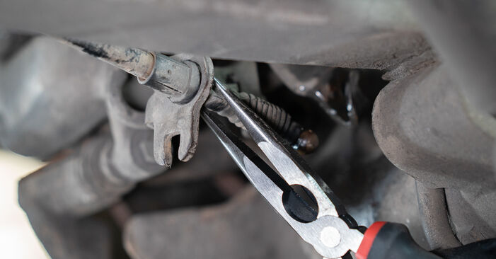 VW Caddy 3 kasten 2.0 TDI 16V 2010 Bremssattel wechseln: wie schwer ist es, selbst zu reparieren - Downloaden Sie sich illustrierte Anleitungen
