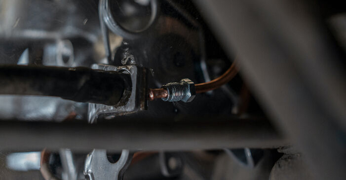 Vanskelighetsgrad: Bytte av Bremsecaliper på VW Caddy Mk3 2.0 TDI 16V 2010 – last ned illustrert veiledning