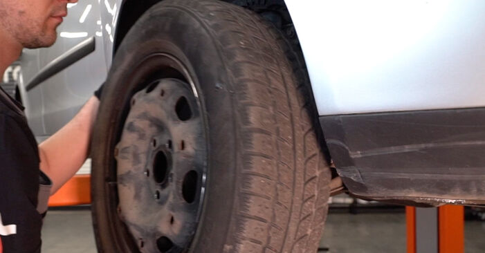 Tauschen Sie Spurstangenkopf beim VW POLO VIVO Schrägheck 1.6 16V 2013 selbst aus