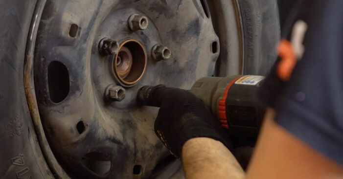 Bremsscheiben beim SKODA ROOMSTER 1.9 TDI 2013 selber erneuern - DIY-Manual