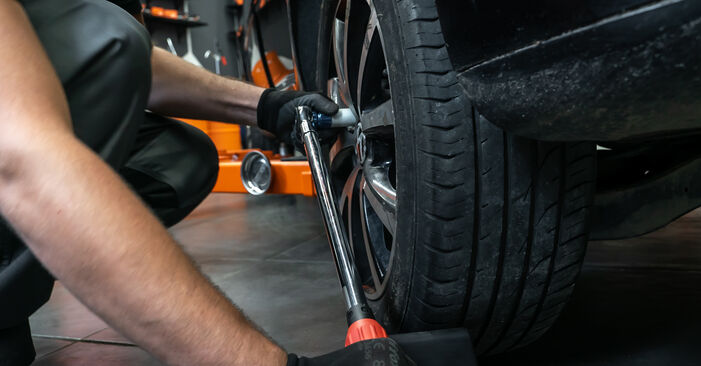 VW Beetle Cabrio 1.6 TDI 2013 Bremsscheiben wechseln: Kostenfreie Reparaturwegleitungen