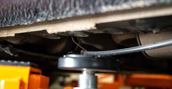 Hvordan bytte Bremseklosser på VW Jetta IV (162, 163, AV3, AV2) 1.4 TSI 2013 selv