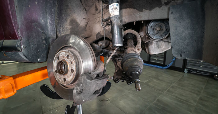 Hinweise des Automechanikers zum Wechseln von SEAT Ibiza IV Schrägheck (6J5, 6P1) 1.2 TDI 2012 Domlager