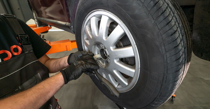 Jak wymienić Poduszka Amortyzatora w SEAT Ibiza IV Hatchback (6J5, 6P1) 1.9 TDI 2013: pobierz instrukcje PDF i instrukcje wideo