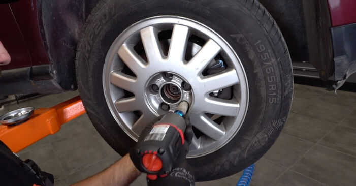 Смяна на Seat Leon 5f 1.6 TDI 2014 Спирачни Накладки: безплатни наръчници за ремонт