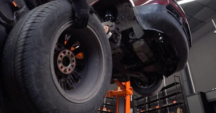 Wechseln Sie Bremsbeläge beim SEAT Leon Schrägheck (5F1) 1.2 TSI 2015 selbst aus
