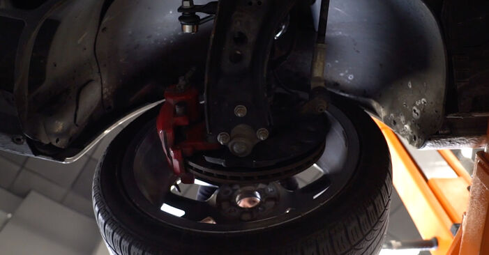 Trinn-for-trinn anbefalinger for hvordan du kan bytte Seat Leon 5f1 2012 1.2 TSI Stabilisatorstag selv